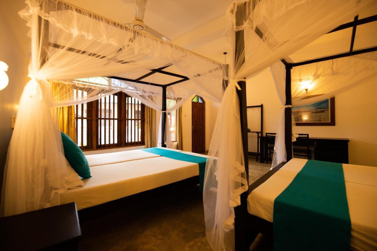 International Beach Hotel & Restaurant Hikkaduwa Exterior photo