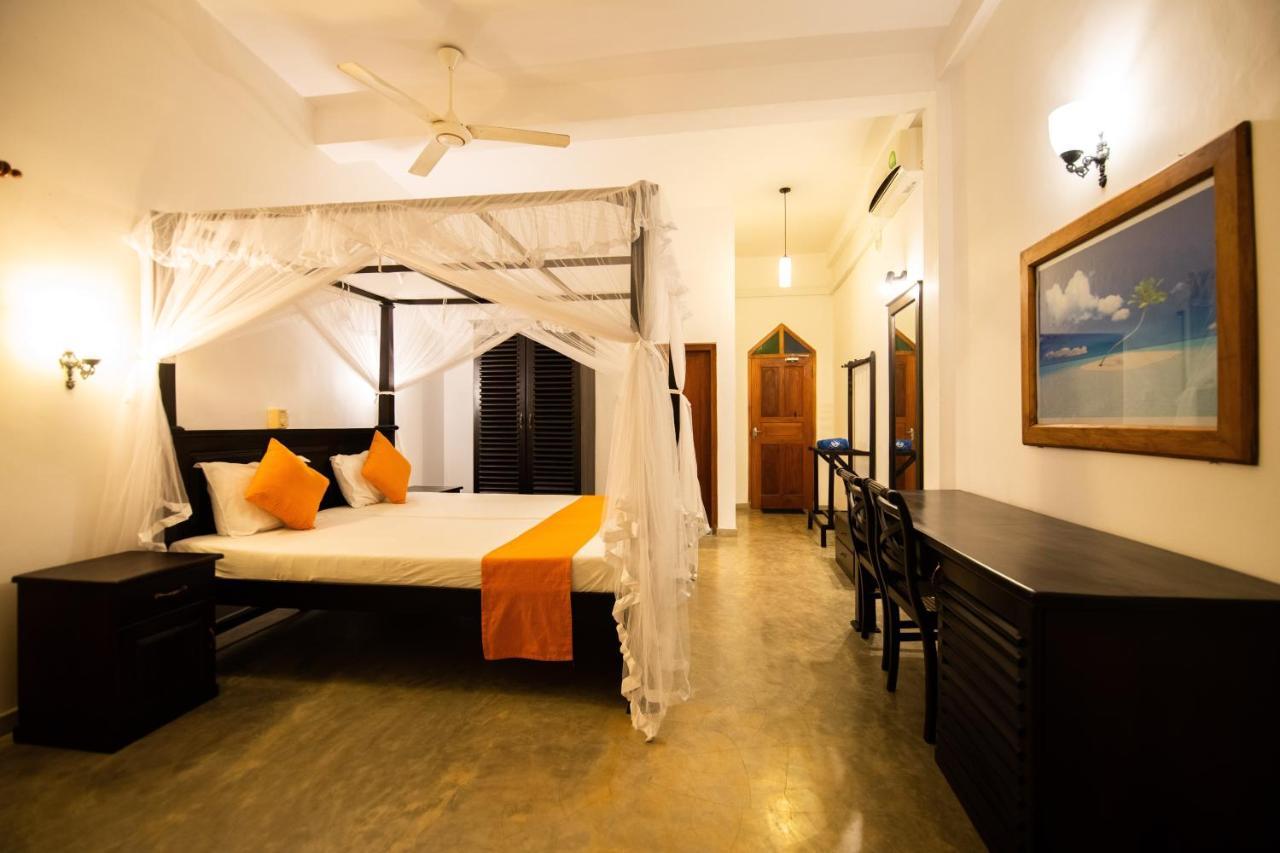 International Beach Hotel & Restaurant Hikkaduwa Exterior photo