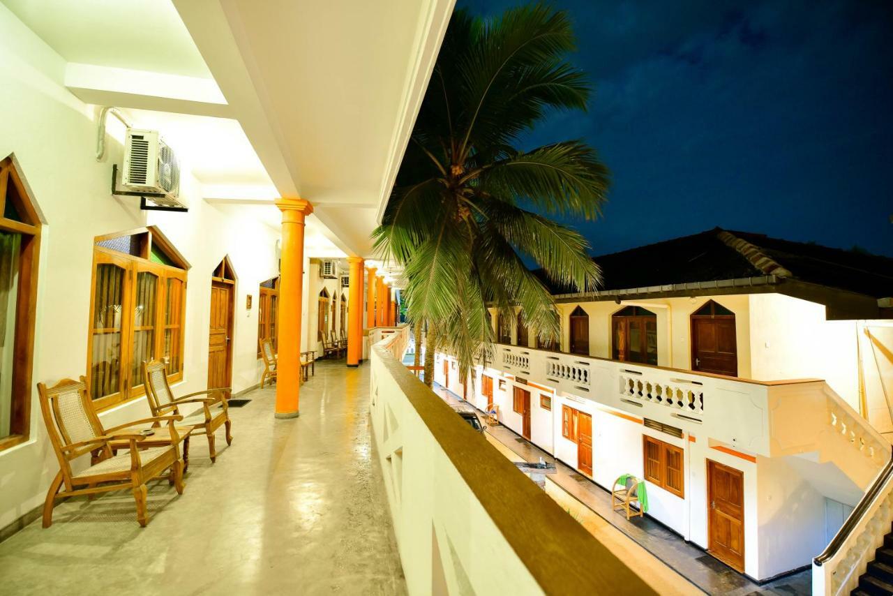 International Beach Hotel & Restaurant Hikkaduwa Exterior photo